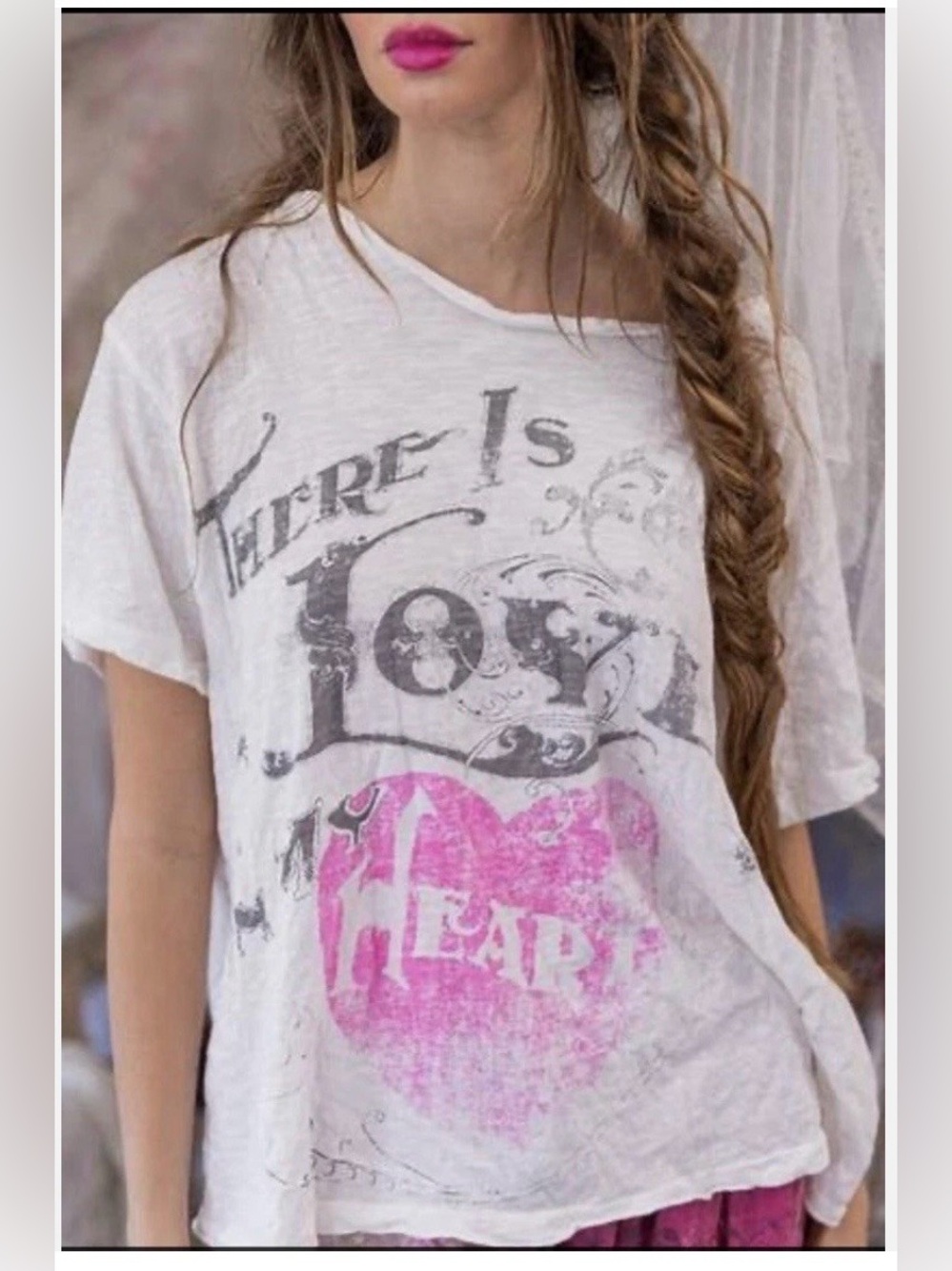 NWT SOLD OUT Magnolia Pearl graphic Aura Tee   Never worn no pets/odors pristine